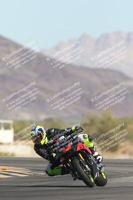 media/Oct-30-2025-Racers Edge (Thu) [[dabbdaf680]]/3-B Group/Session 2 (Turn 14)/